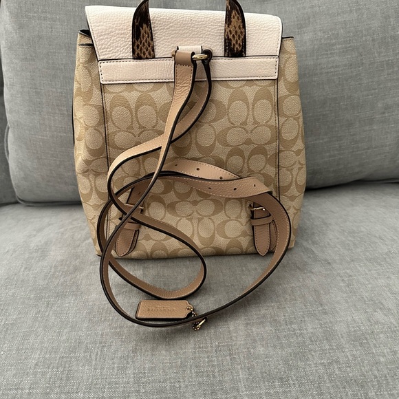 Coach Kleo Beige and Cream Signature Backpack with matching Wallet NWOT - Picture 2 of 5